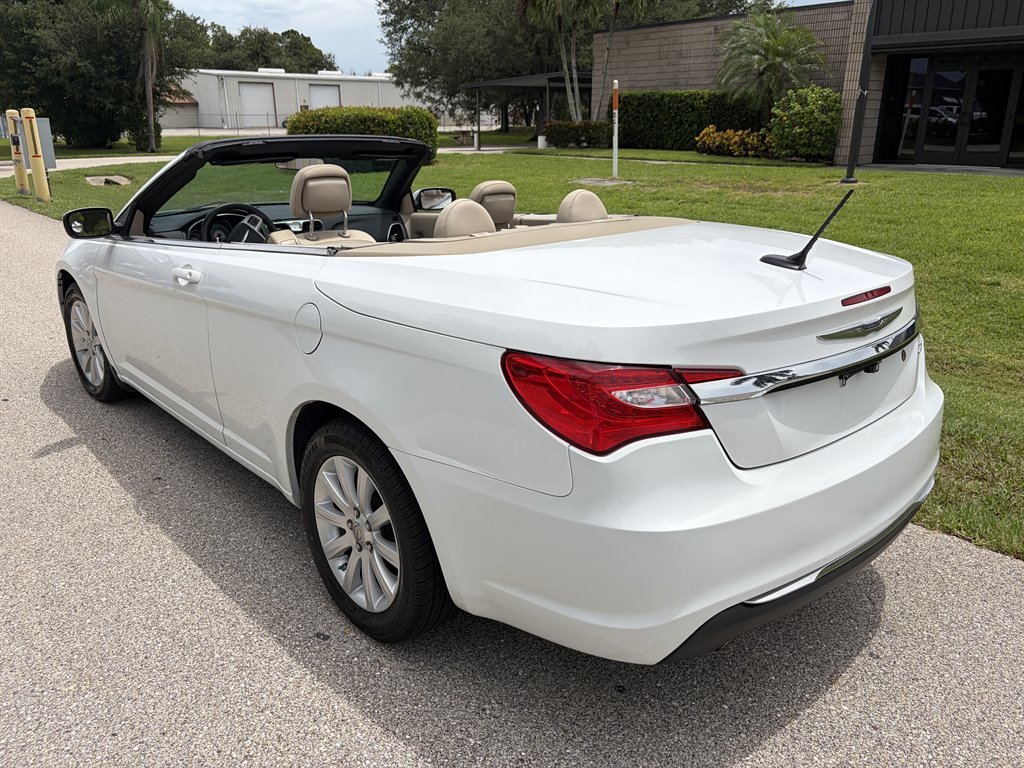 2013 Chrysler 200 Touring - Photo 24