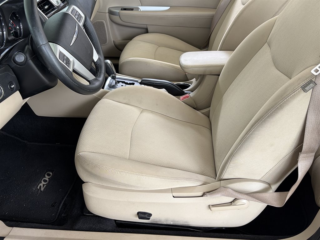 2013 Chrysler 200 Touring - Photo 10