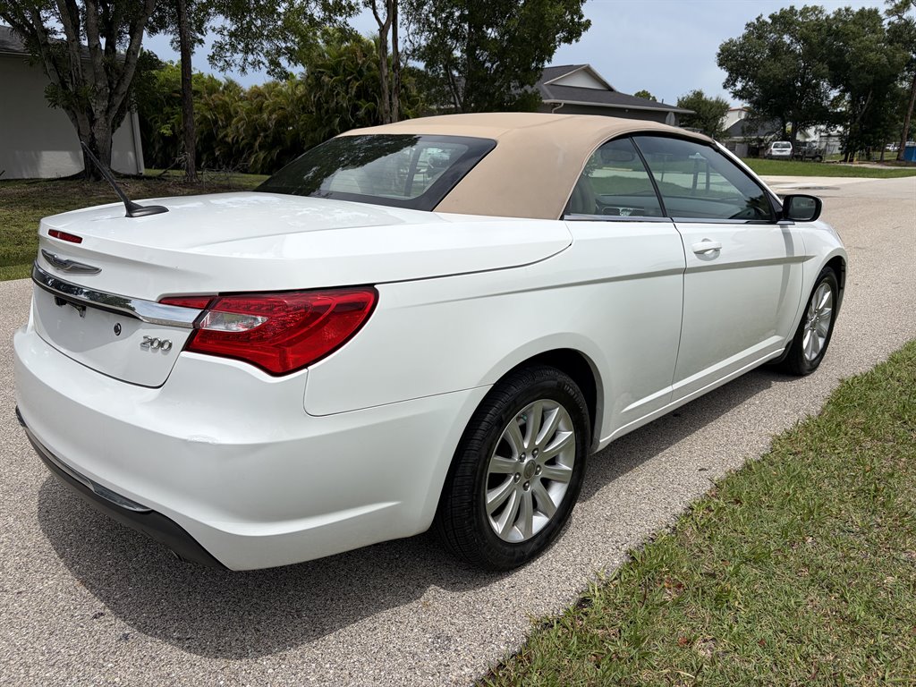 2013 Chrysler 200 Touring - Photo 7