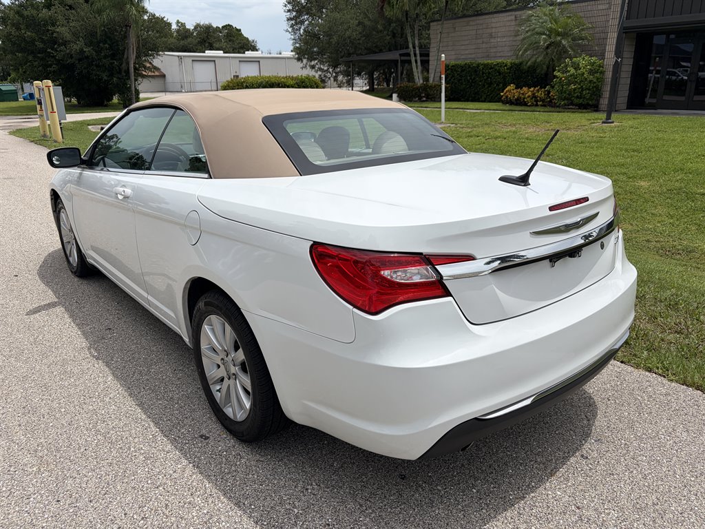 2013 Chrysler 200 Touring - Photo 6