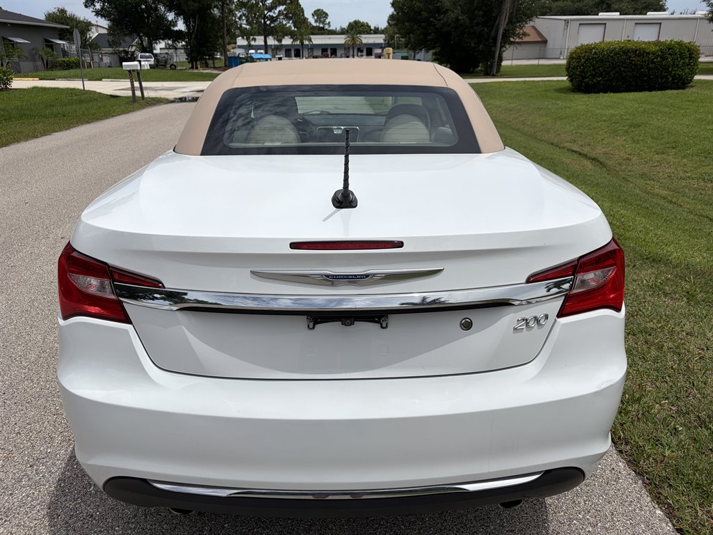 2013 Chrysler 200 Touring - Photo 8