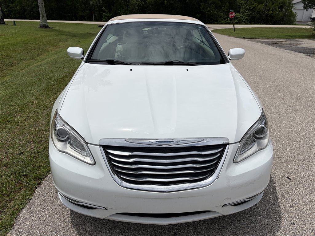 2013 Chrysler 200 Touring - Photo 9