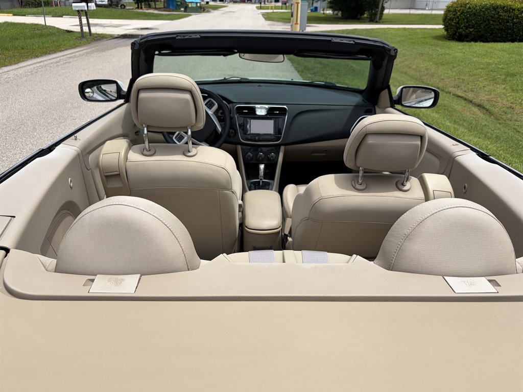 2013 Chrysler 200 Touring - Photo 25