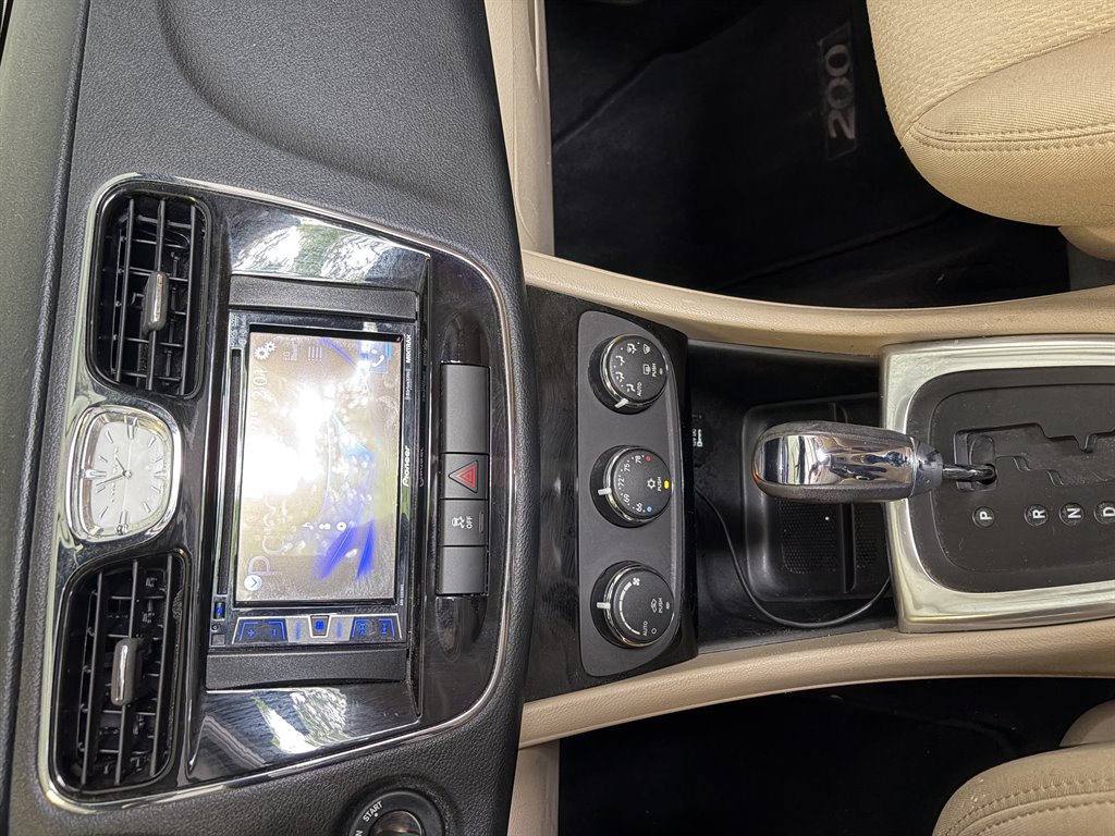 2013 Chrysler 200 Touring - Photo 20