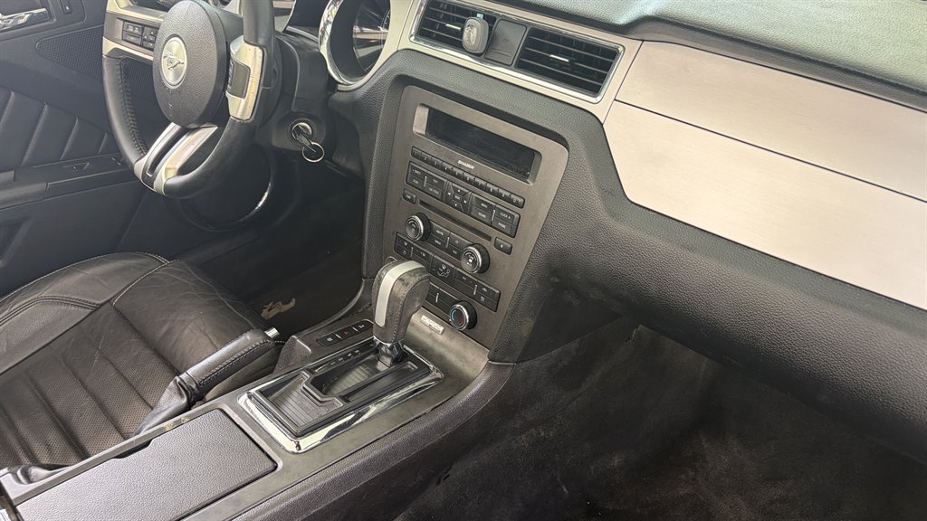 2014 Ford Mustang V6 Premium - Photo 16