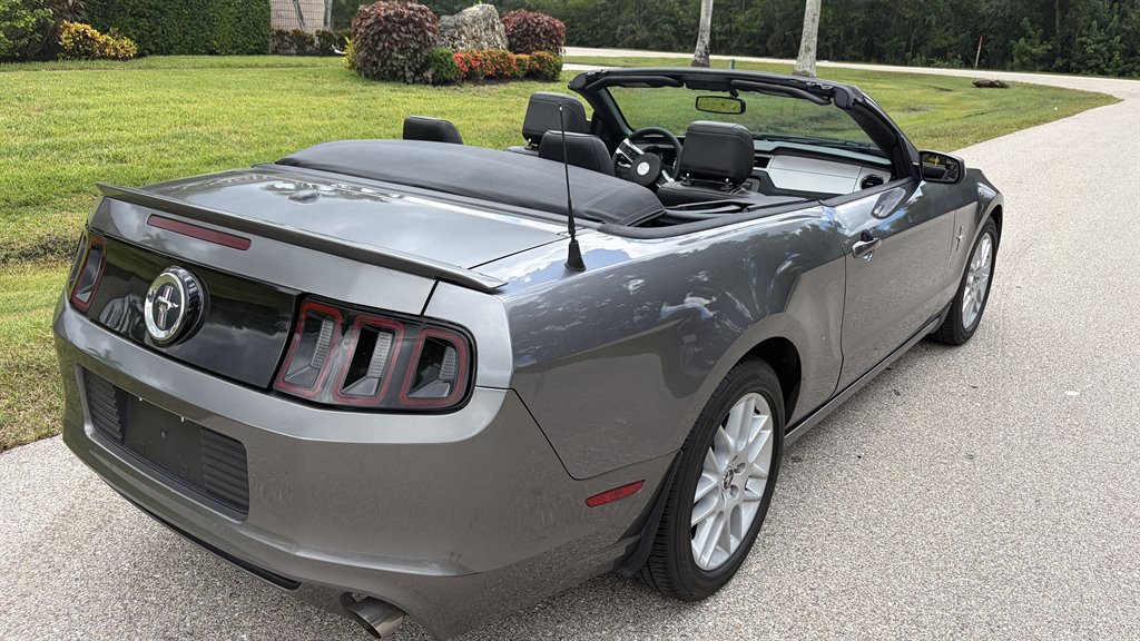 2014 Ford Mustang V6 Premium - Photo 6