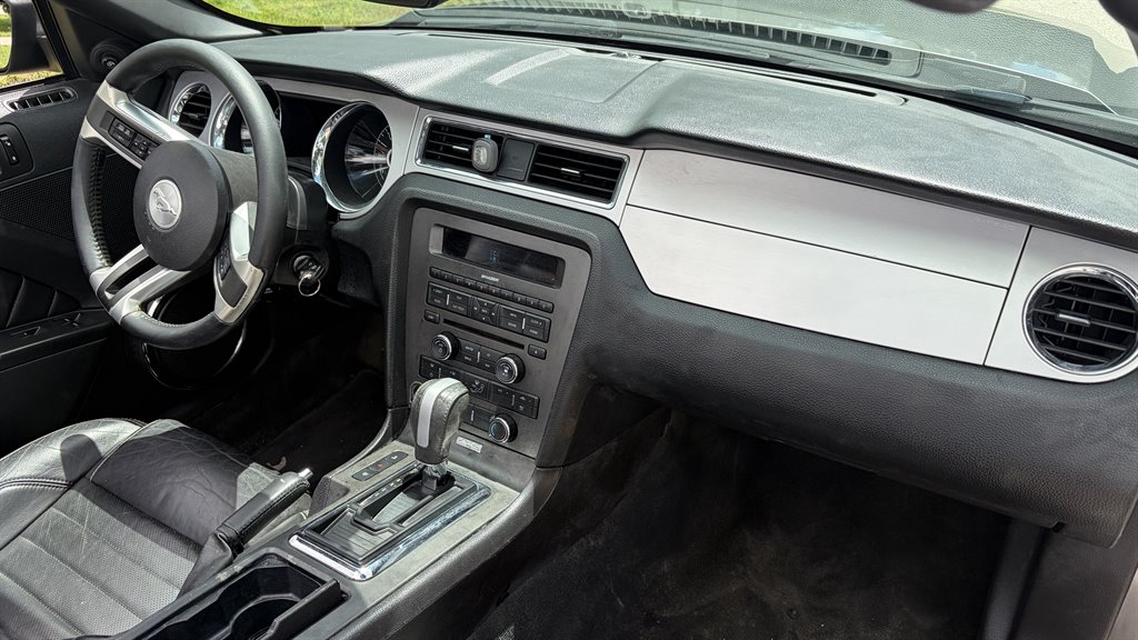2014 Ford Mustang V6 Premium - Photo 17