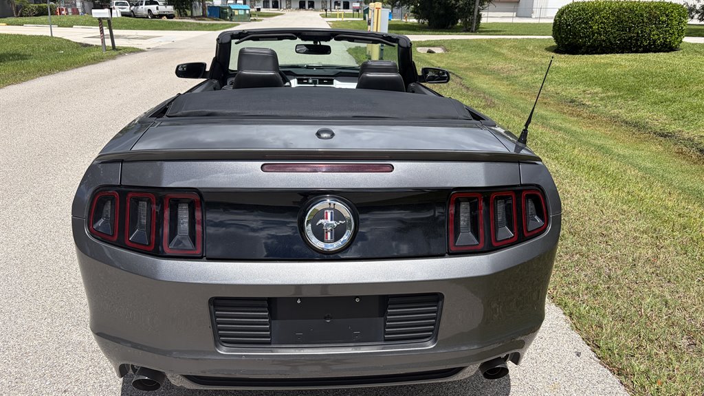2014 Ford Mustang V6 Premium - Photo 28