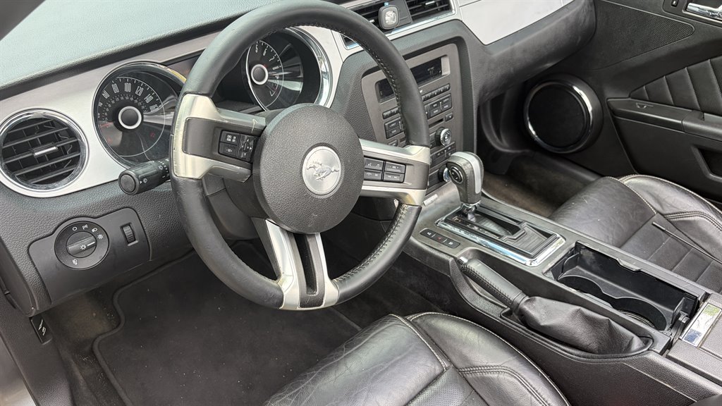 2014 Ford Mustang V6 Premium - Photo 31