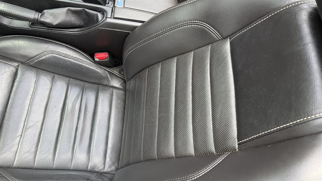 2014 Ford Mustang V6 Premium - Photo 32