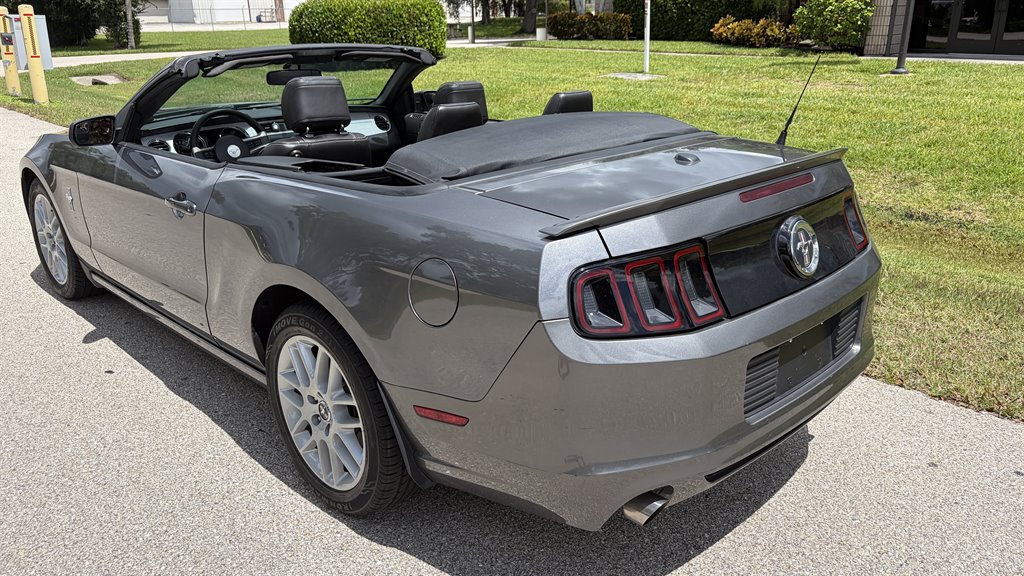 2014 Ford Mustang V6 Premium - Photo 7