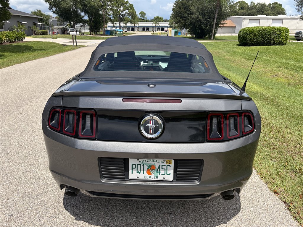 2014 Ford Mustang V6 Premium - Photo 9