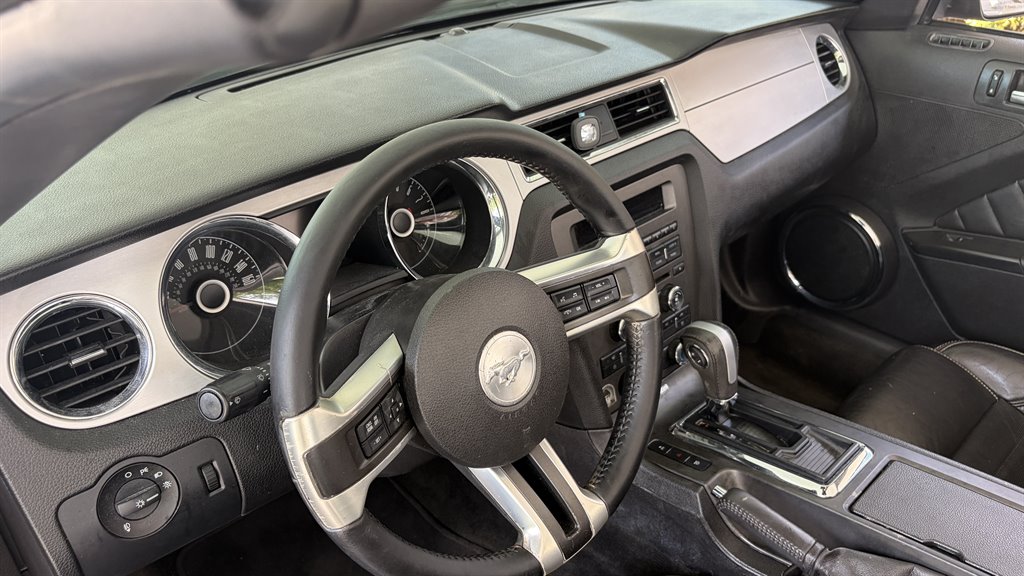 2014 Ford Mustang V6 Premium - Photo 22