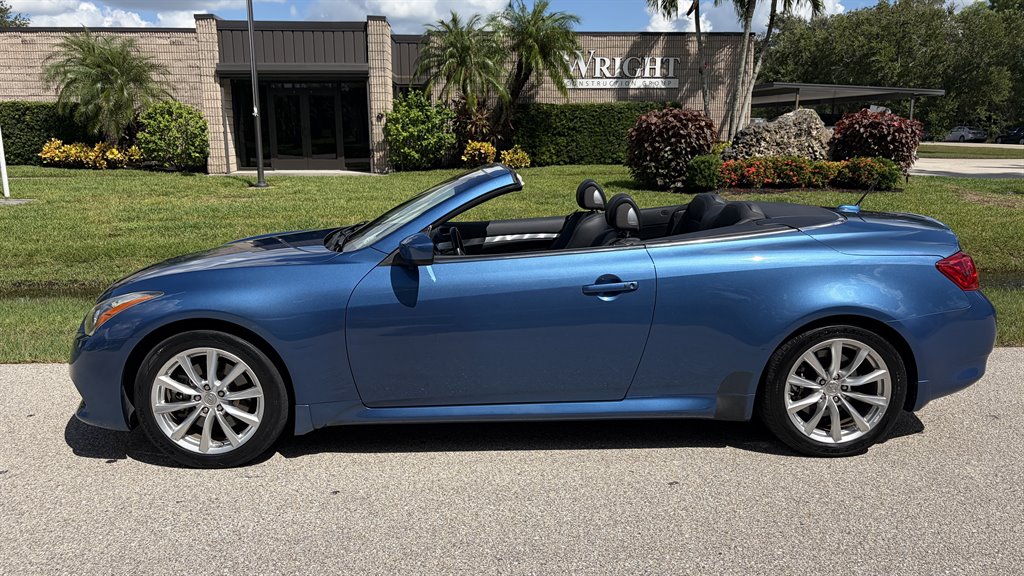 2011 INFINITI G Convertible